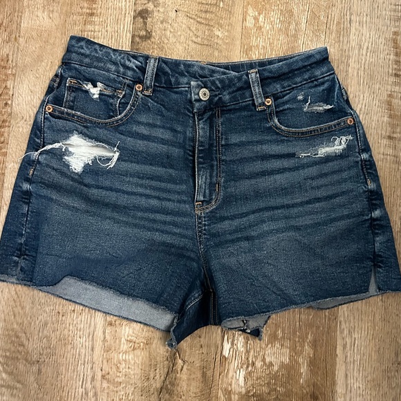 NWOT American Eagle Curvy Crossover Ripped Denim Mom Short - Picture 3 of 7